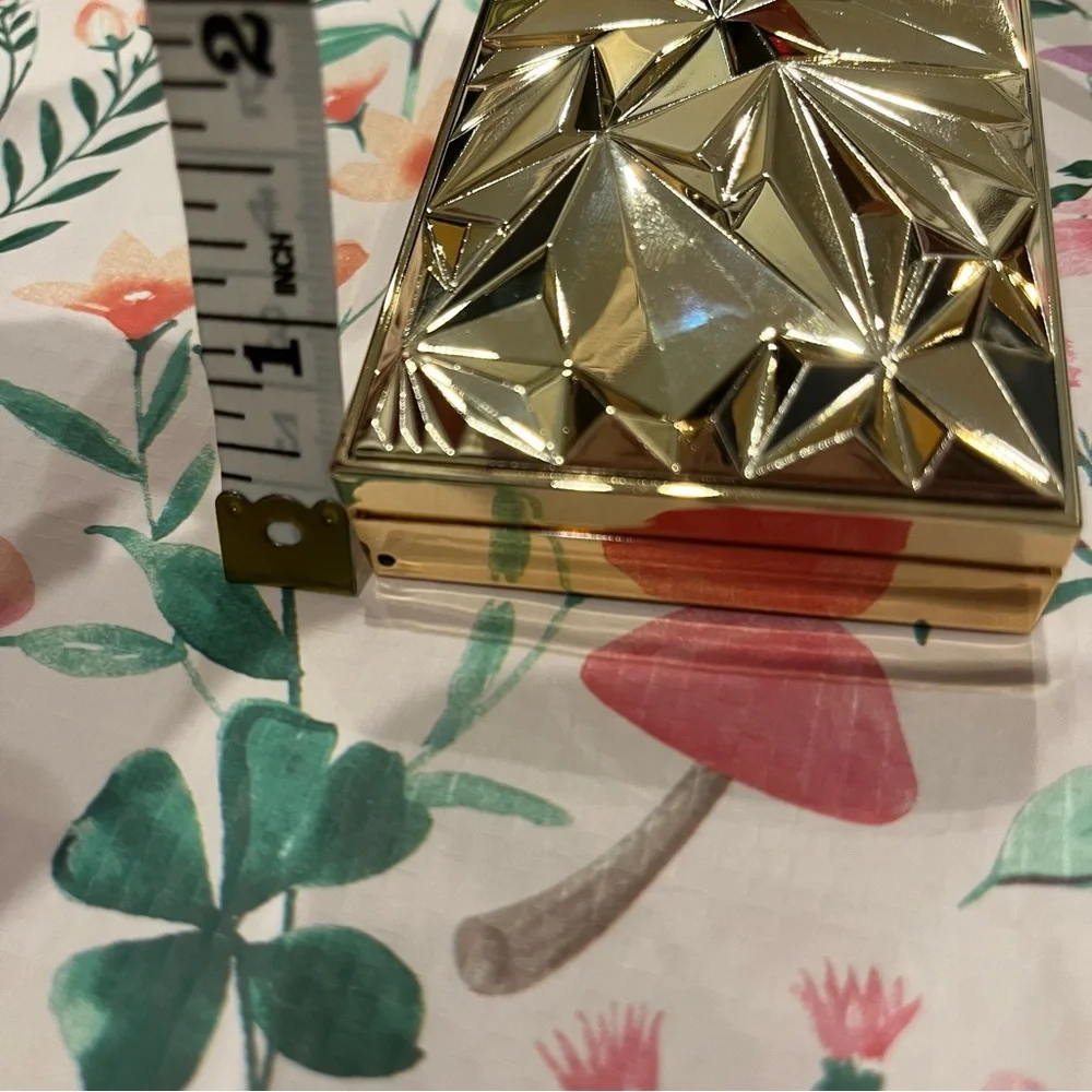Gold Eyeshadow Palette with Bright and Neutral Colors